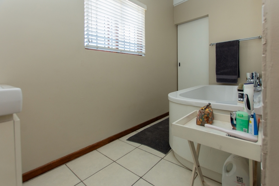 6 Bedroom Property for Sale in Jacobsbaai Western Cape